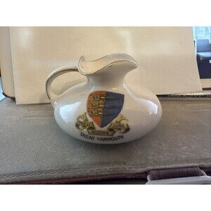 VNTG Crested China Jug – Great Yarmouth Coat of Arms “Rex et Nostra Jura”